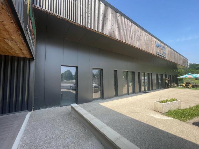  ️ Titre : Local commercial environ 50 m² à vendre – Zone dynamique, Pouillon (40350) — photo 1