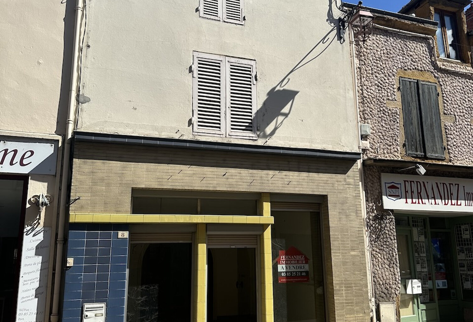 Maison de ville proche commerces, à rénover. — photo 1