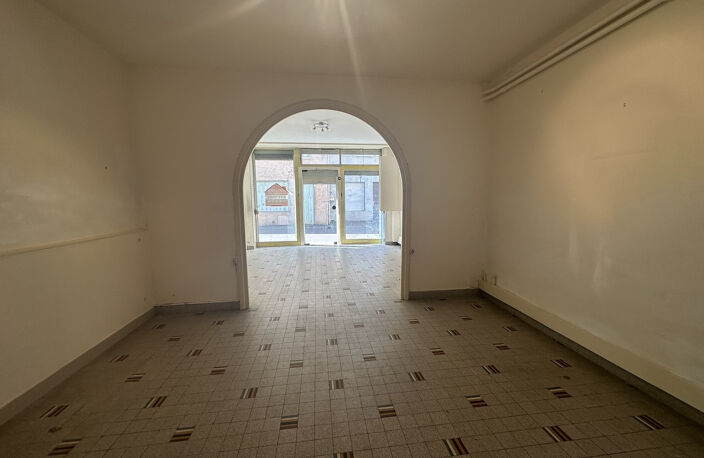 Maison de ville proche commerces, à rénover. — photo 3