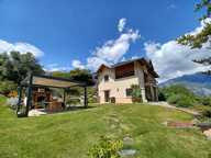 SUR LES PETITES HAUTEURS DE SAINT JEAN DE MAURIENNE Superbe vue panoramique et ensoleillée sur les massifs environnants Très belle maison 155 m2 + Balcon + Terrasse avec pergola bio-climatique sur agréable terrain 1.095 m2  — photo 3
