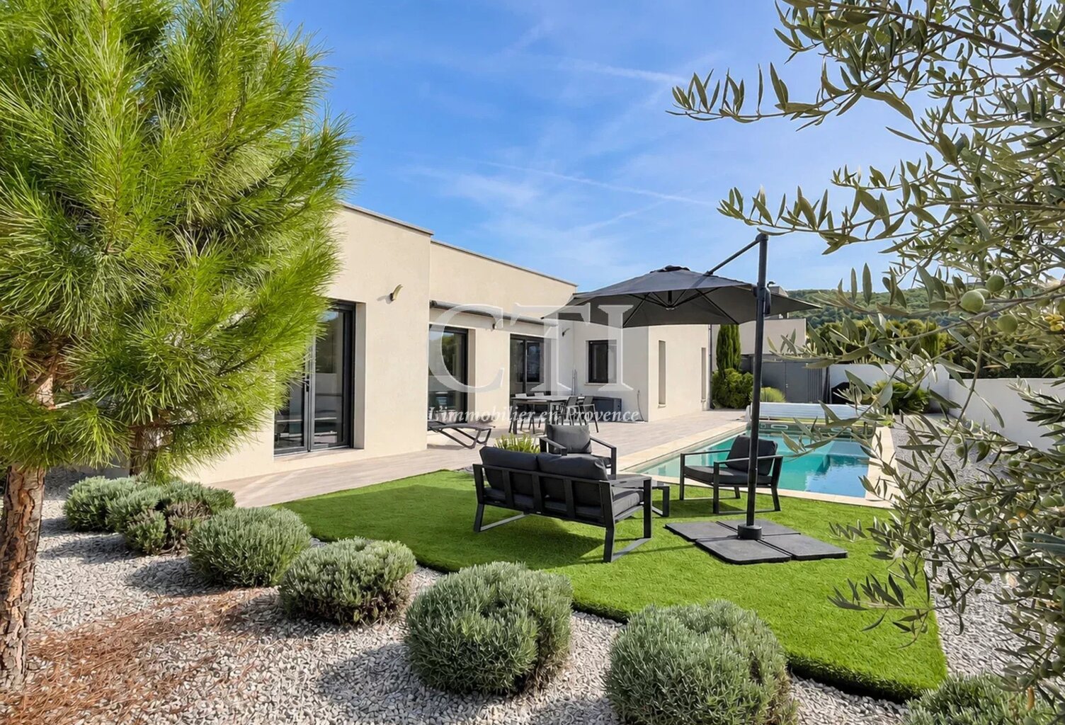 Villa contemporaine de plain-pied avec piscine à Vaison-la-Romai — photo 1