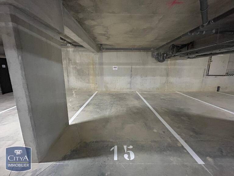 Garage   — photo 1
