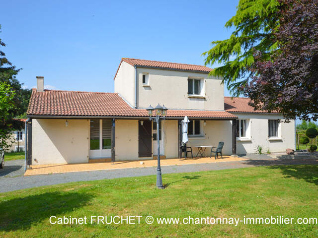 10 minutes de CHANTONNAY - Jolie maison de famille - 5 chamb — photo du bien