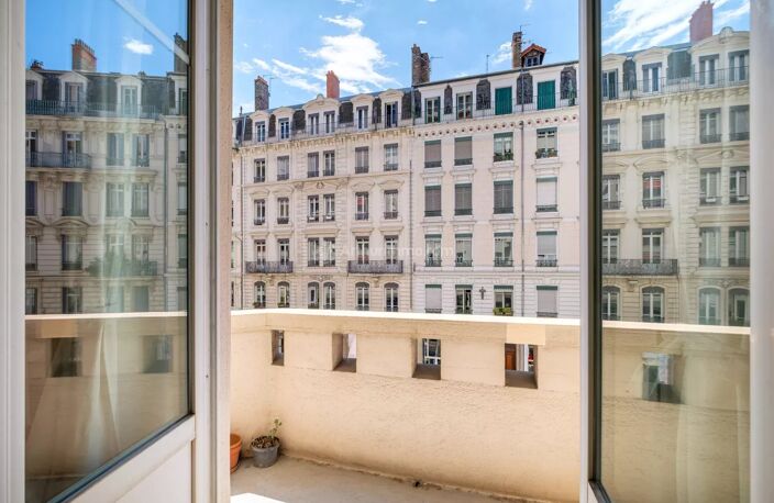 APPARTEMENT TRES GRAND T2 de 72 m²-MASSENA LYON 6 — photo 4