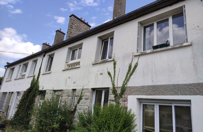 SOUS OFFRE -  EVRAN  IMMEUBLE AVEC LOCAUX COMMERCIAUX ET DEUX APPARTEMENTS ANCIENNEMENT LA POSTE — photo 2