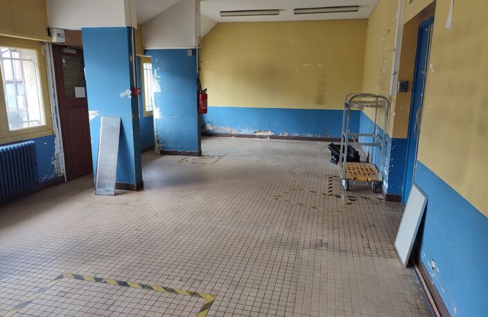 SOUS OFFRE -  EVRAN  IMMEUBLE AVEC LOCAUX COMMERCIAUX ET DEUX APPARTEMENTS ANCIENNEMENT LA POSTE — photo 5