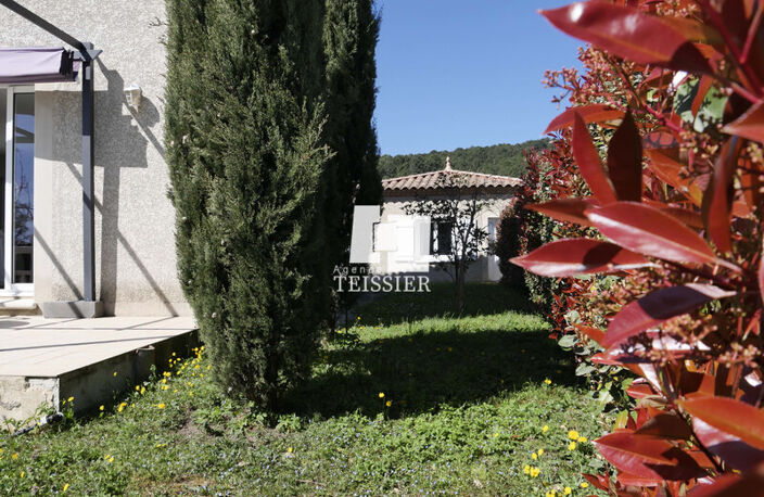 Villa — photo 2
