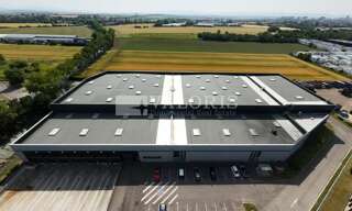 Commerce  7064 m² à louer à Corbas (69960)