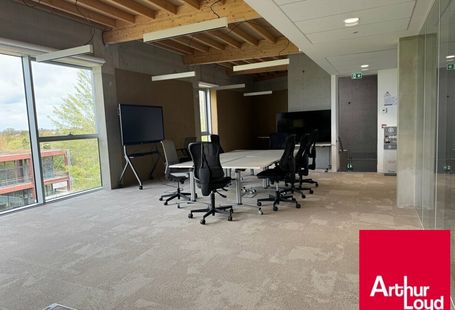 BUREAUX à LOUER — photo 1