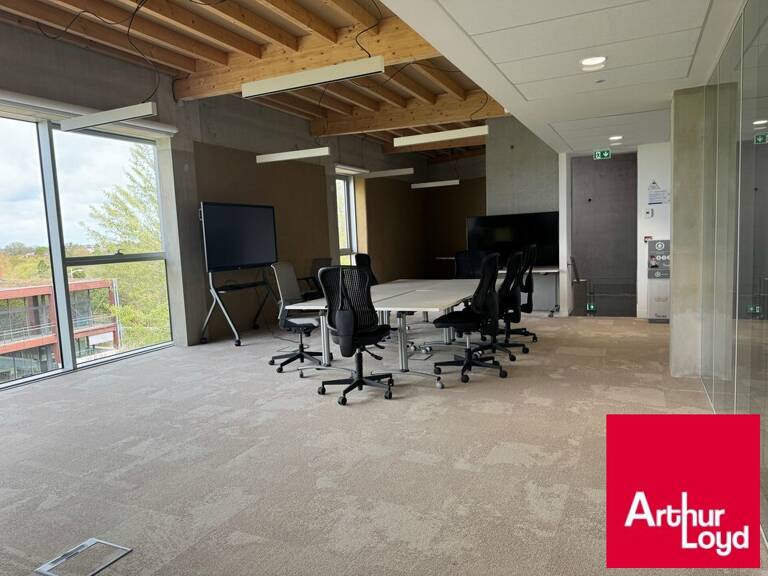 BUREAUX à LOUER — photo 1
