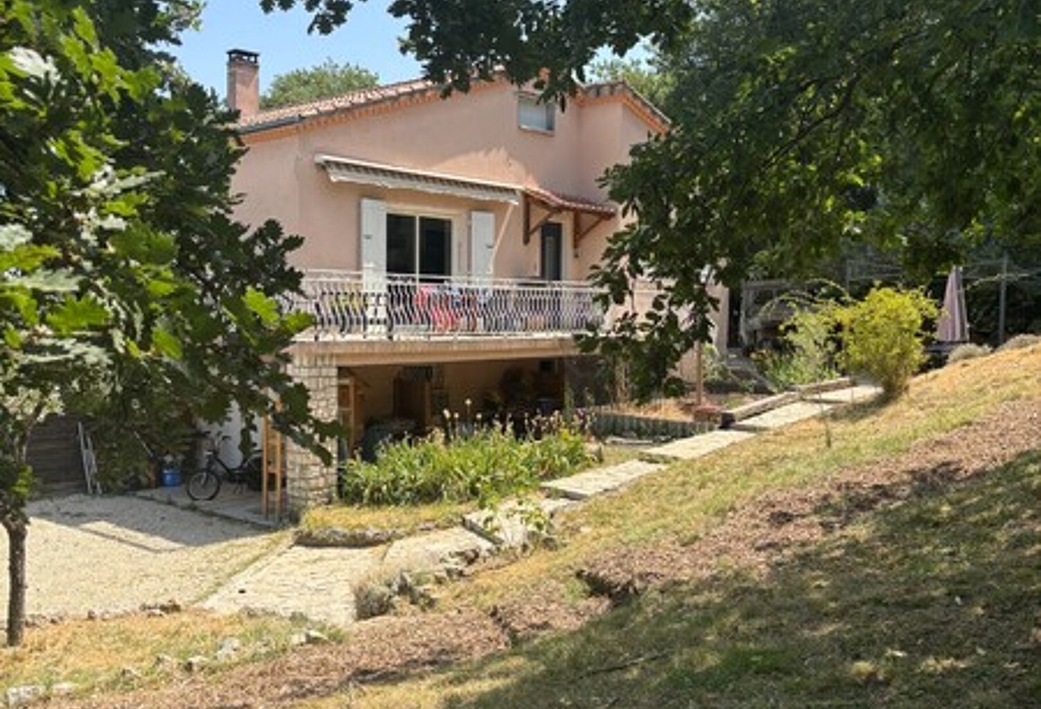 Villa — photo 1