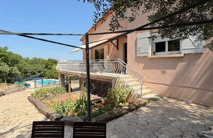 Villa — photo 2