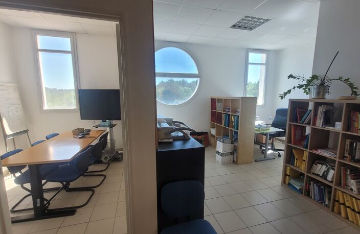 Bureau — photo 2