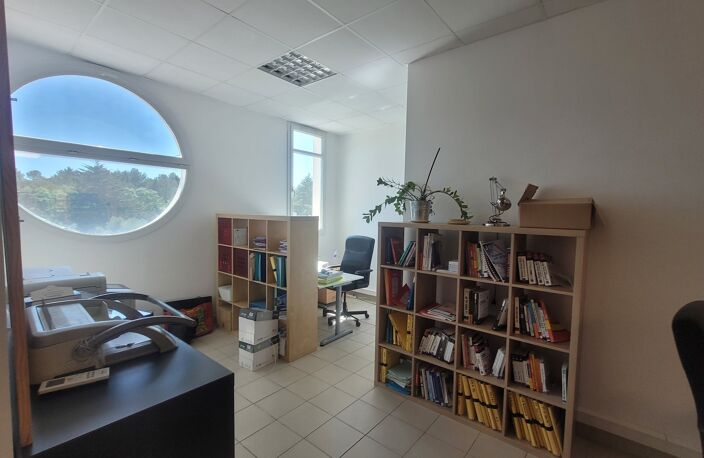 Bureau — photo 3