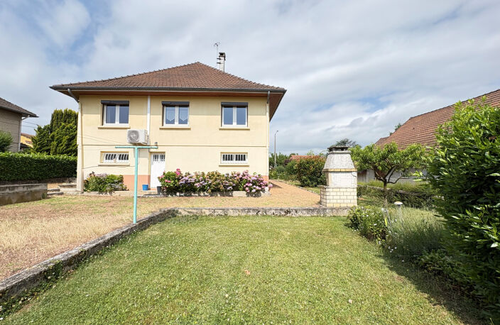 MABLY, Maison élevée sur sous-sol sur 716m2 de terrain — photo 4