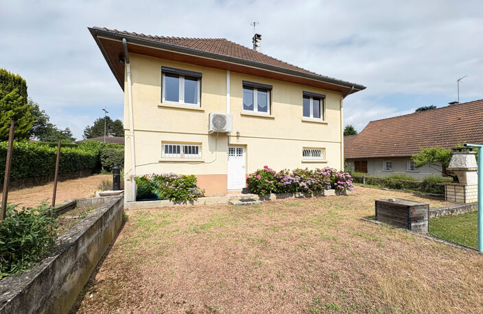 MABLY, Maison élevée sur sous-sol sur 716m2 de terrain — photo 5