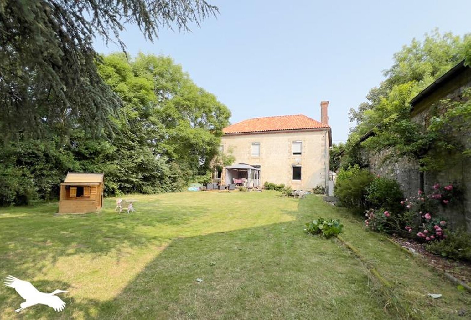 Maison en pierre de 7 pièces principales — photo 1