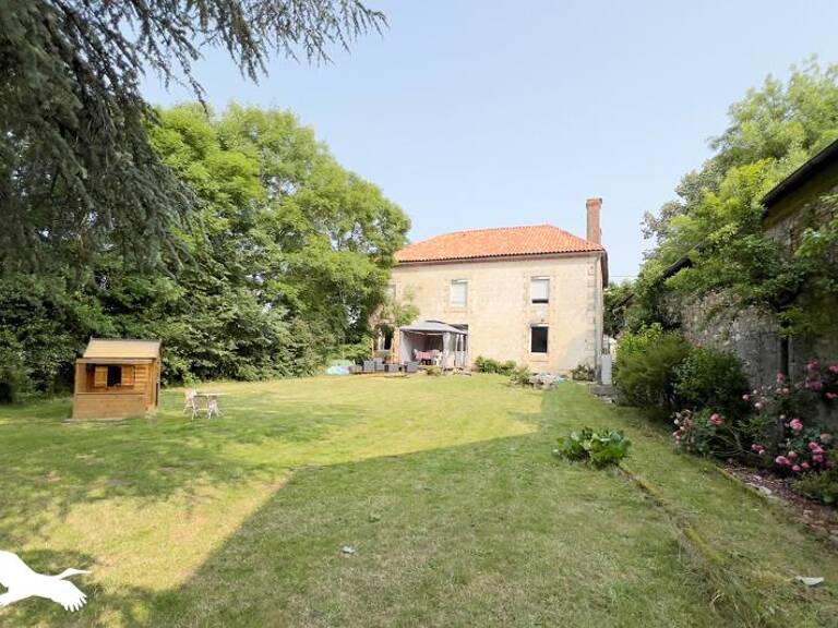 Maison en pierre de 7 pièces principales — photo 1