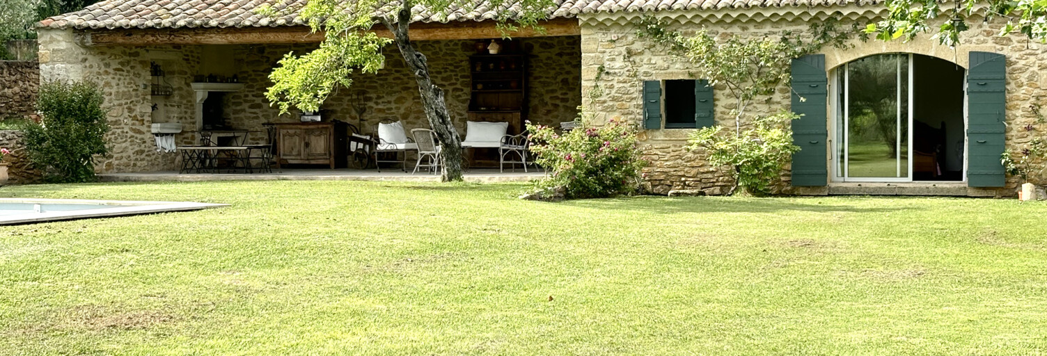 Maison 9 Pièces 237 m² à vendre à Uchaux (84100)