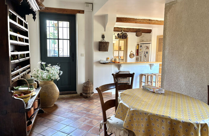 Mas rénové, avec cachet, 5 chambres sur 3500 m2 de terrain a — photo 2