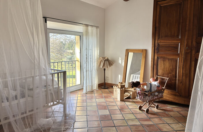 Mas rénové, avec cachet, 5 chambres sur 3500 m2 de terrain a — photo 4