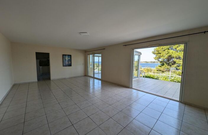 Villa plain pied 168 m2 terrain 1167 m2 vue imprenable sur l'étang de Thau — photo 4