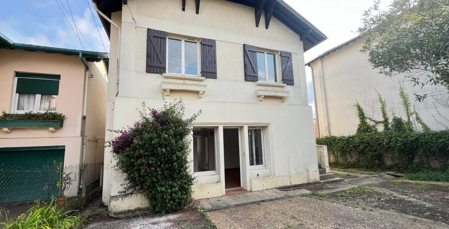   Investissement Idéal : Maison Divisée en 3 Logements avec Jardin ! — photo 1