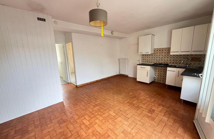   Investissement Idéal : Maison Divisée en 3 Logements avec Jardin ! — photo 5