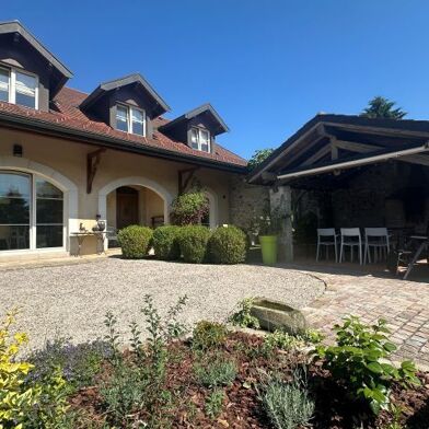 Maison 5 pièces 749000 €