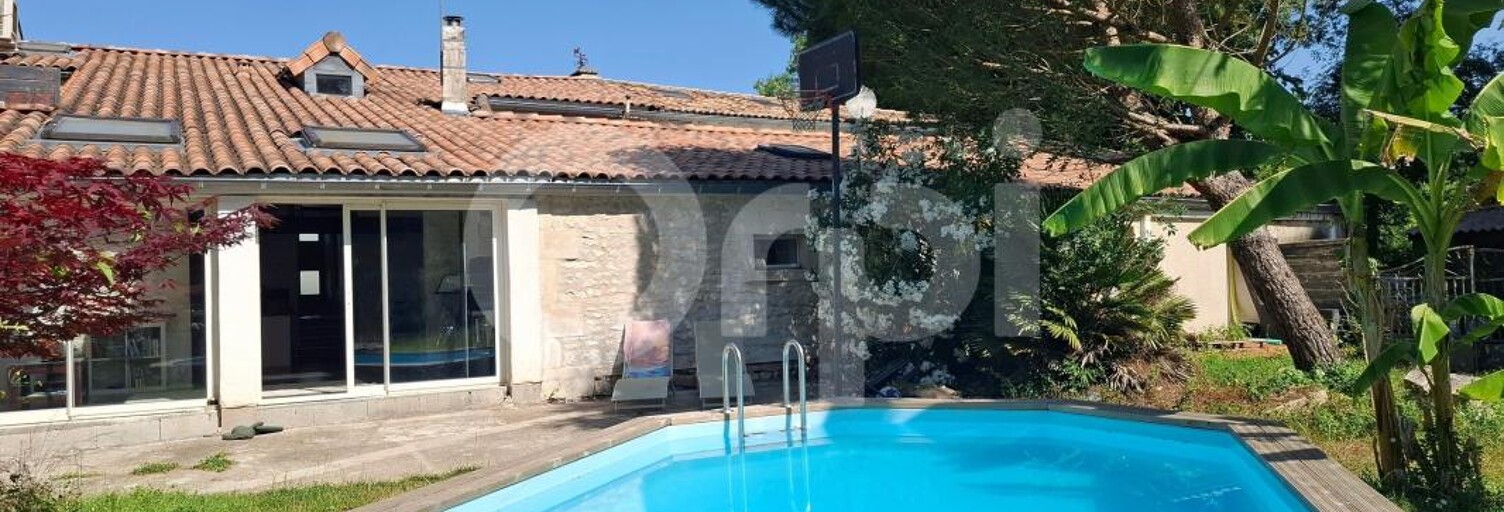 Maison 5 Pièces 209 m² à vendre à Saint-Romain-de-Benet (17600)