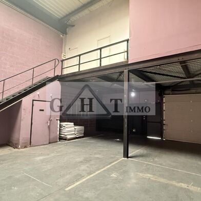 Local industriel  2500 €