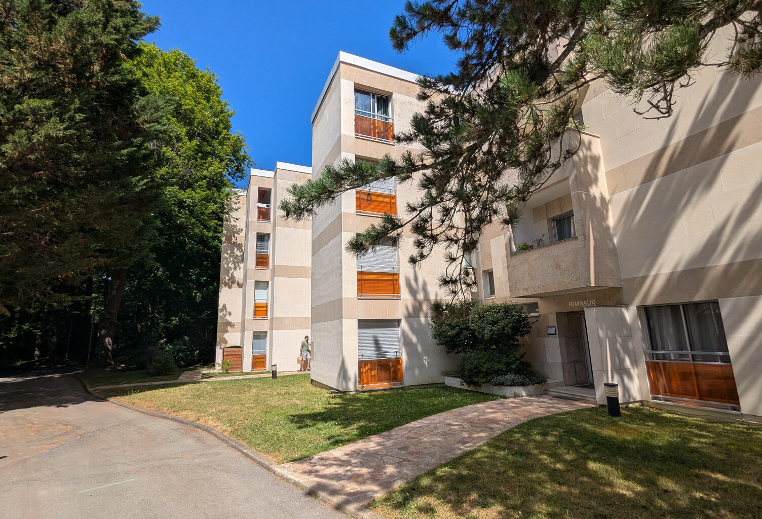 En vente au Plessis-Robinson : appartement dernier étage — photo 1