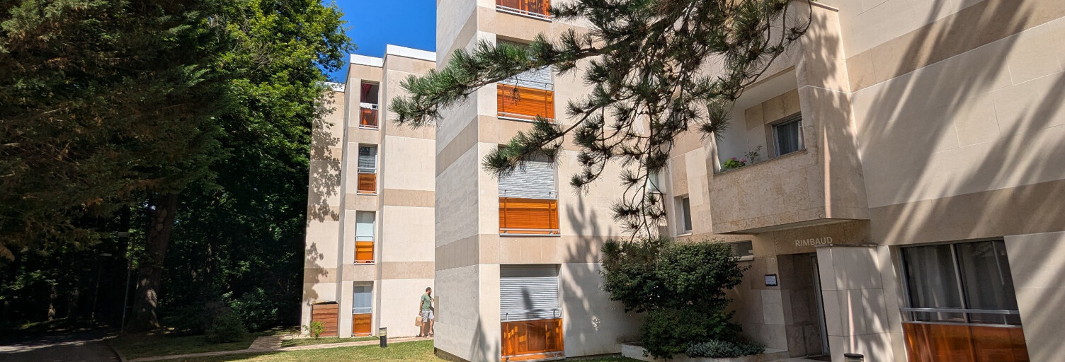 Appartement 1 Pièce 15 m² à vendre à Le Plessis-Robinson (92350)