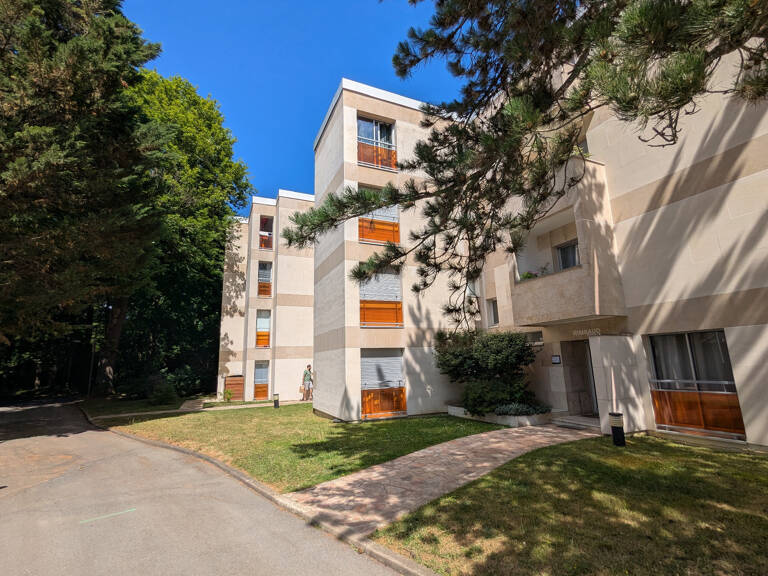 En vente au Plessis-Robinson : appartement dernier étage — photo 1
