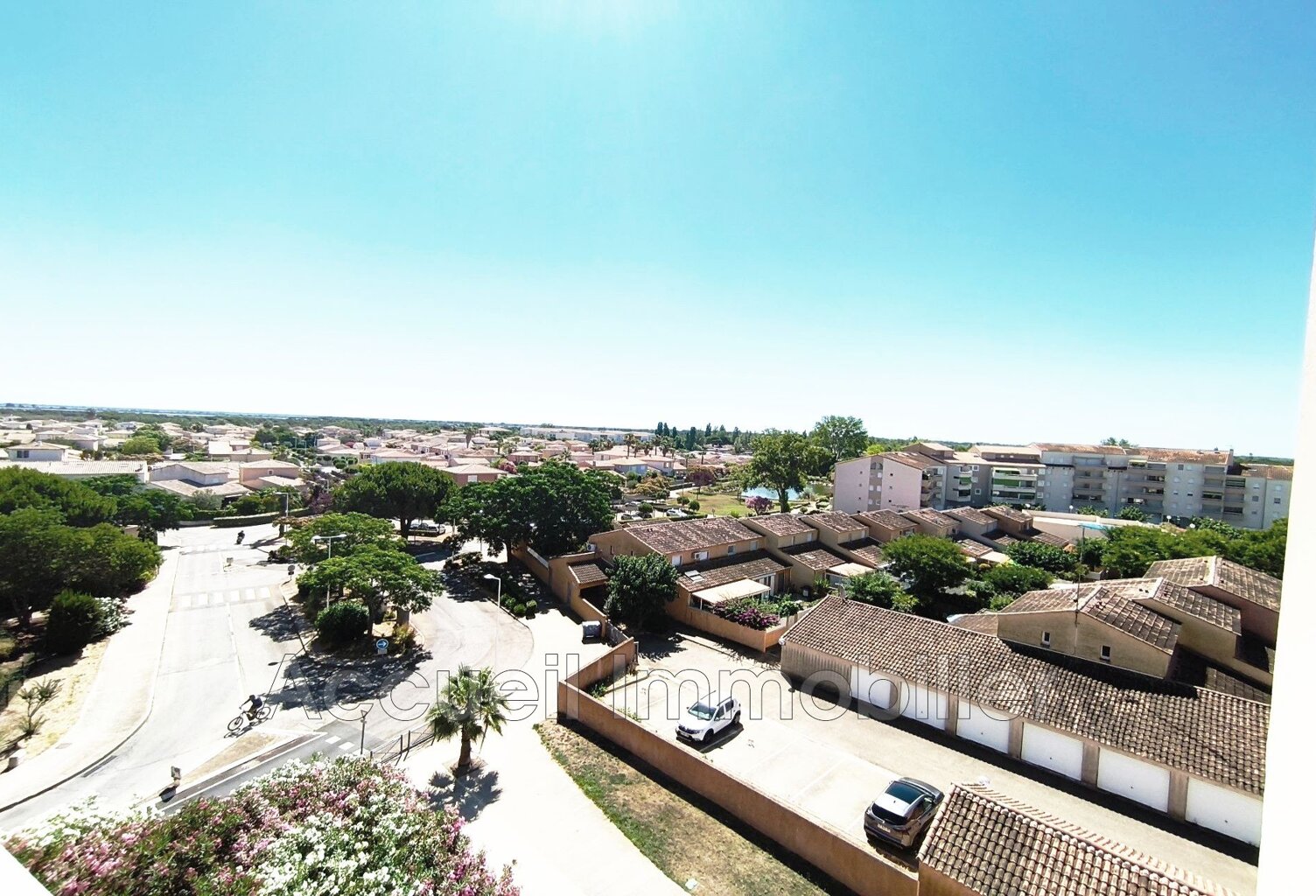 P3 en angle au 5ème étage avec vue dégagée et aperçu sur le la — photo 1