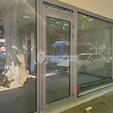 Commerce 3 pièces 900 €