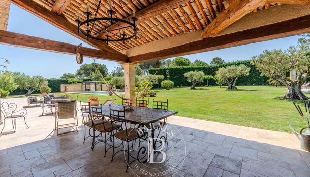 Villa / Maison 8 pièces  à vendre Aix-en-Provence 13100