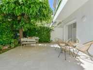 Cannes – Appartement de 55 m² entièrement rénové avec 46 m2 de jardin et garage privé — photo 2
