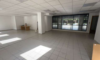 Bureau  112 m² à louer à Nîmes (30900)