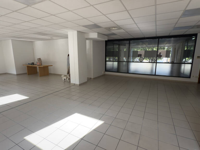 Nimes jean Jaures -   bureaux  au 1er etage avec ascenseur - — photo 1