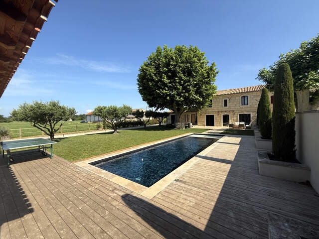 Mas de charme rénové avec piscine à Raphèle-lès-Arles — photo du bien