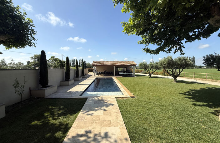 Mas de charme rénové avec piscine à Raphèle-lès-Arles — photo 2