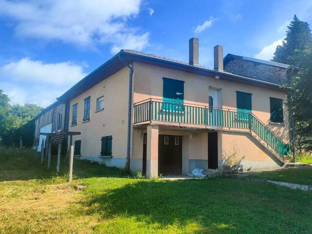 Ensemble immobilier, 2 maisons d'habitation et granges — photo du bien