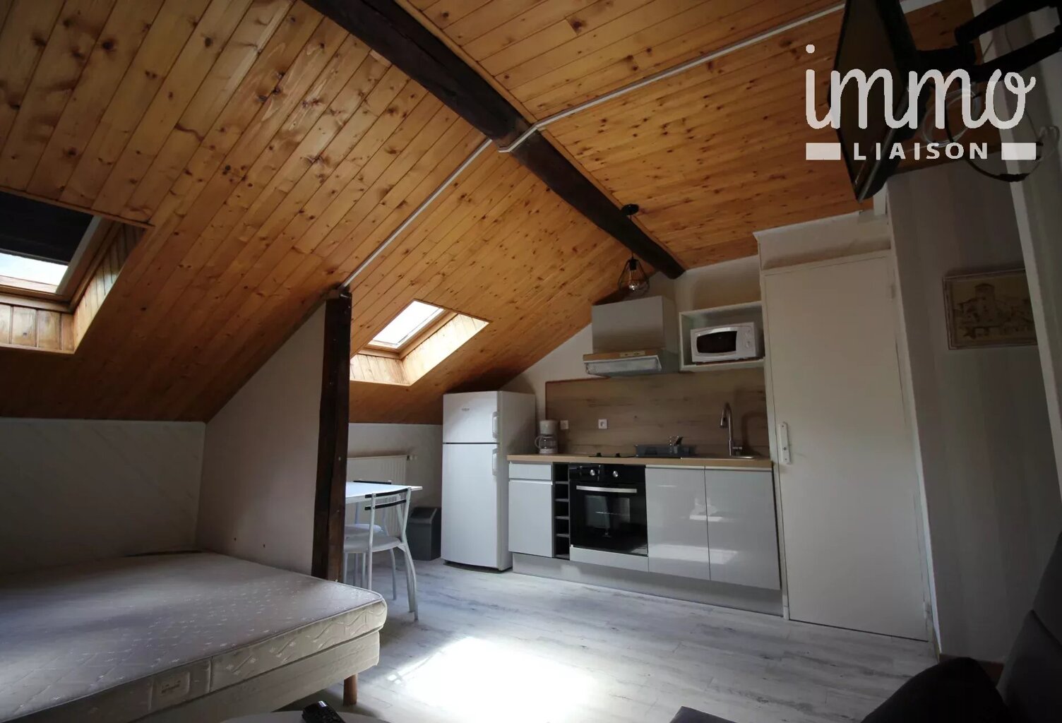 Location Studio sous comble — photo 1