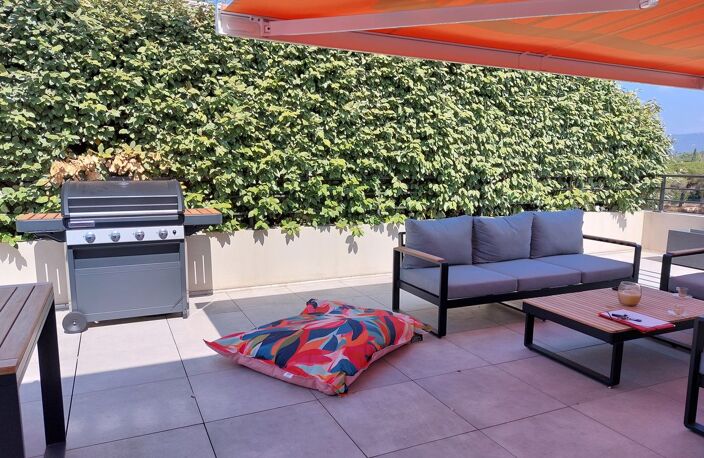 Fréjus Appartement type villa sur le toit Garage d — photo 3
