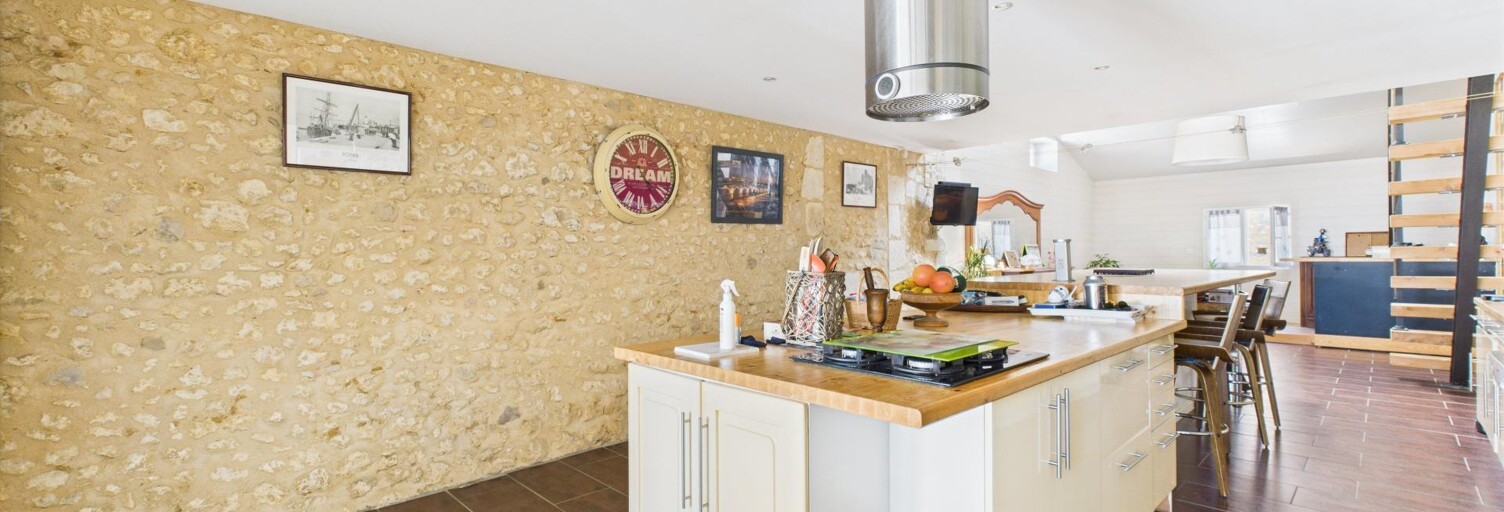 Maison 5 Pièces 162 m² à vendre à Montlieu-la-Garde (17210)