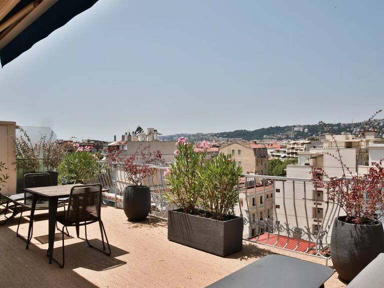 Carré d'Or – Dubouchage, 4 pièces en dernier étage avec terrasses : — photo 1