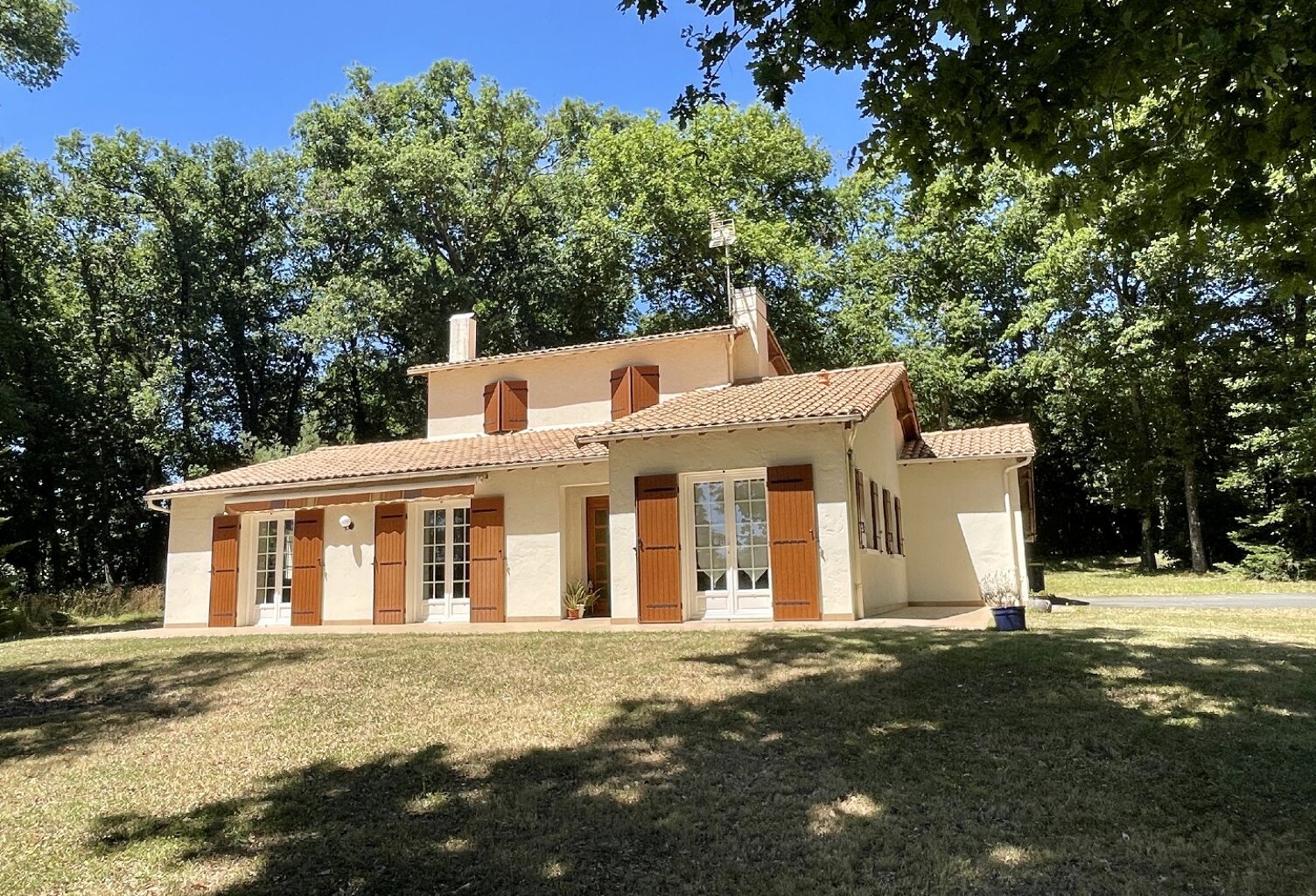 Villa — photo 1
