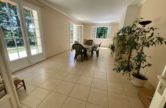 Villa — photo 2