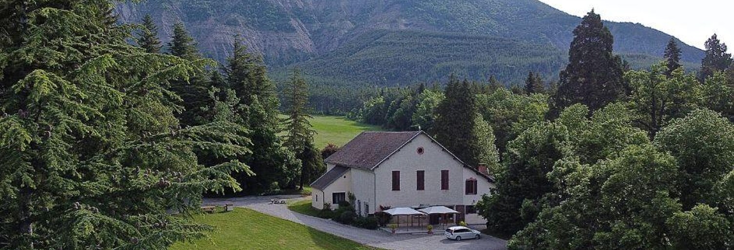 Commerce  470 m² à vendre à Saint-Pierre-d'Argençon (05140)